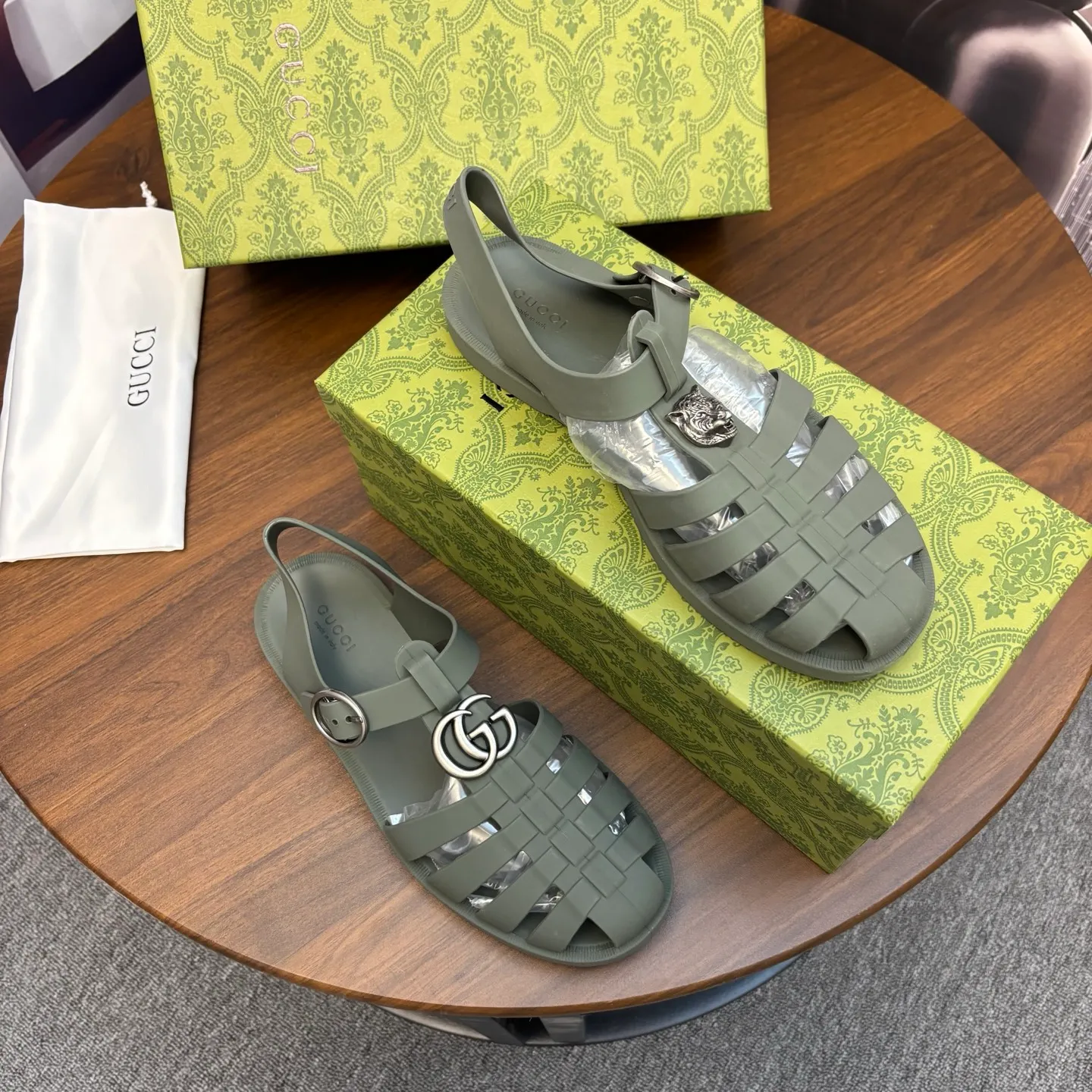 Men's shoes 260💰 [Gucci] Counter quality, top-quality original goods, real photos! Original TPU material, fine workmanship, comfortable; genuine 1:1 replica Size: 36 ~ 46